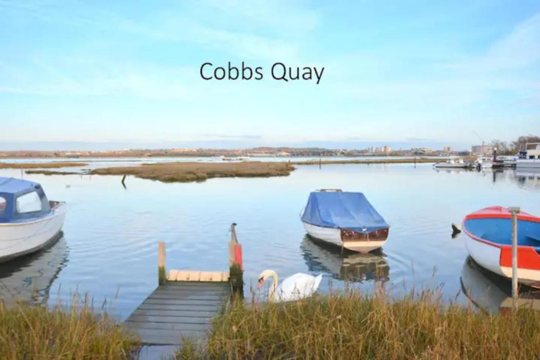 Holes Bay Nature Reserve, Poole, Right Next To The Water ภายนอก รูปภาพ